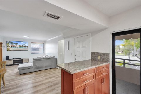 Купить кондоминиум в Майами, Флорида 2 спальни, 90.86м2, № 2085539 - фото 14