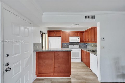 Купить кондоминиум в Майами, Флорида 2 спальни, 90.86м2, № 2085539 - фото 6