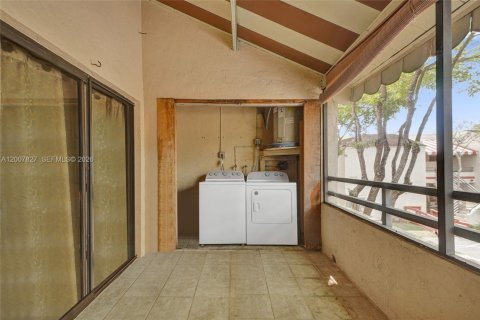 Купить кондоминиум в Майами, Флорида 2 спальни, 90.86м2, № 2085539 - фото 24