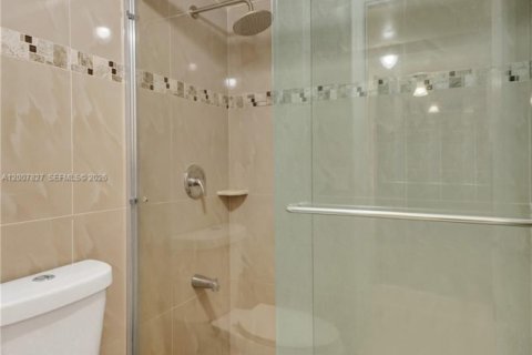 Купить кондоминиум в Майами, Флорида 2 спальни, 90.86м2, № 2085539 - фото 21