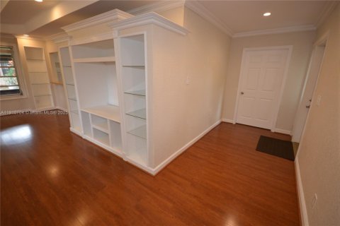 House in Davie, Florida 4 bedrooms, 135.45 sq.m. № 1965920 - photo 9