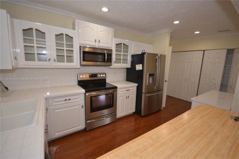 House in Davie, Florida 4 bedrooms, 135.45 sq.m. № 1965920 - photo 11