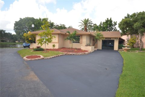 House in Davie, Florida 4 bedrooms, 135.45 sq.m. № 1965920