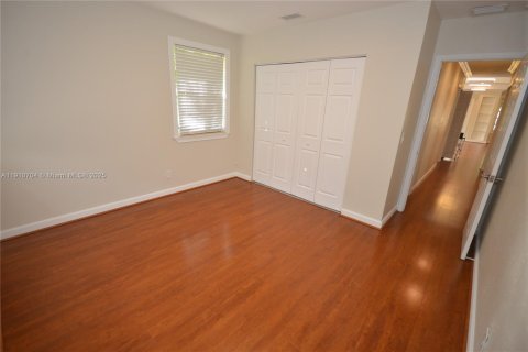 House in Davie, Florida 4 bedrooms, 135.45 sq.m. № 1965920 - photo 17