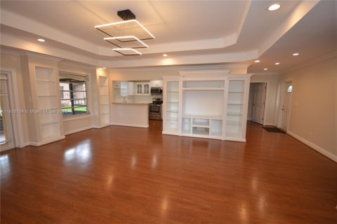 House in Davie, Florida 4 bedrooms, 135.45 sq.m. № 1965920 - photo 8