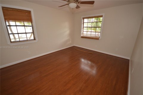 House in Davie, Florida 4 bedrooms, 135.45 sq.m. № 1965920 - photo 13