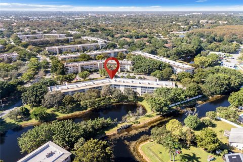 Condo in Coconut Creek, Florida, 2 bedrooms  № 1693294 - photo 26