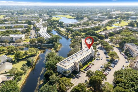 Condo in Coconut Creek, Florida, 2 bedrooms  № 1693294 - photo 28