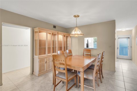 Condo in Coconut Creek, Florida, 2 bedrooms  № 1693294 - photo 11