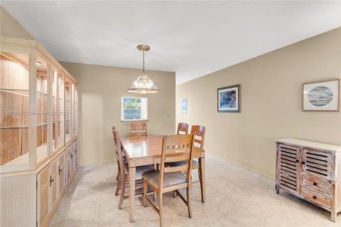Condo in Coconut Creek, Florida, 2 bedrooms  № 1693294 - photo 10