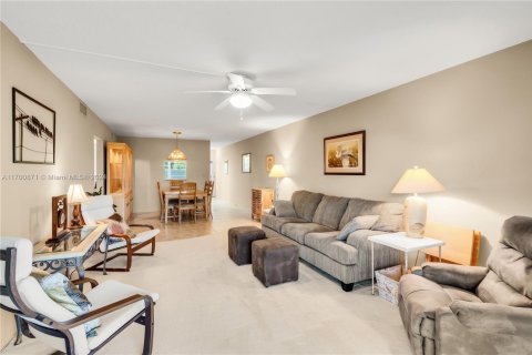 Condo in Coconut Creek, Florida, 2 bedrooms  № 1693294 - photo 1