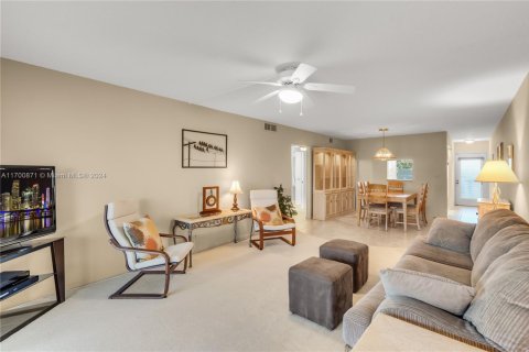 Condo in Coconut Creek, Florida, 2 bedrooms  № 1693294 - photo 9