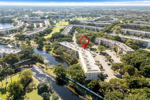 Condo in Coconut Creek, Florida, 2 bedrooms  № 1693294 - photo 25
