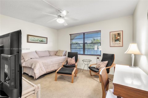 Condo in Coconut Creek, Florida, 2 bedrooms  № 1693294 - photo 22