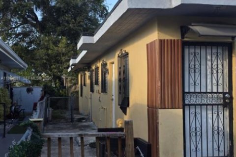 Commercial property in Miami, Florida 140.1 sq.m. № 2025964 - photo 2