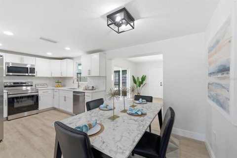 Casa en venta en Sarasota, Florida, 3 dormitorios, 135.08 m2 № 2111387 - foto 8