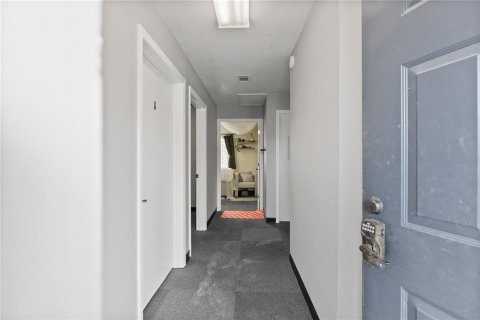 Immobilier commercial à louer à Clermont, Floride: 418.06 m2 № 2105415 - photo 3