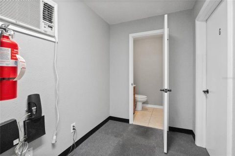 Immobilier commercial à louer à Clermont, Floride: 418.06 m2 № 2105415 - photo 22
