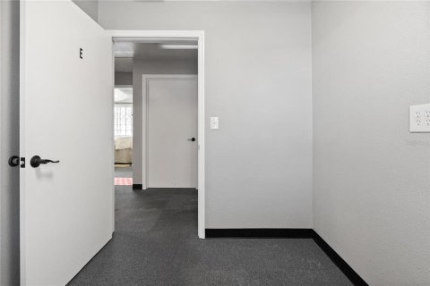 Immobilier commercial à louer à Clermont, Floride: 418.06 m2 № 2105415 - photo 8