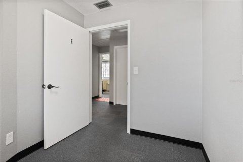 Immobilier commercial à louer à Clermont, Floride: 418.06 m2 № 2105415 - photo 7
