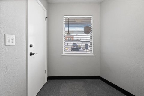 Immobilier commercial à louer à Clermont, Floride: 418.06 m2 № 2105415 - photo 9