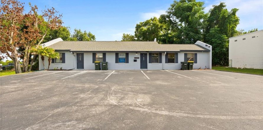 Immobilier commercial à Clermont, Floride 418.06 m2 № 2105415
