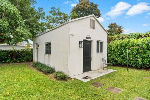 House in Miami, Florida 5 bedrooms, 171.87 sq.m. № 2002713 - photo 15