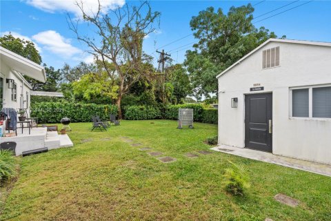 House in Miami, Florida 5 bedrooms, 171.87 sq.m. № 2002713 - photo 5