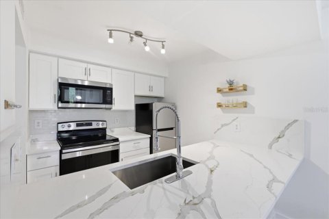 Condo in Orlando, Florida, 1 bedroom  № 2227839 - photo 4
