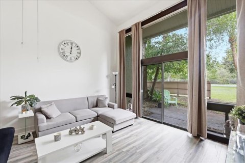 Condo in Orlando, Florida, 1 bedroom  № 2227839 - photo 12