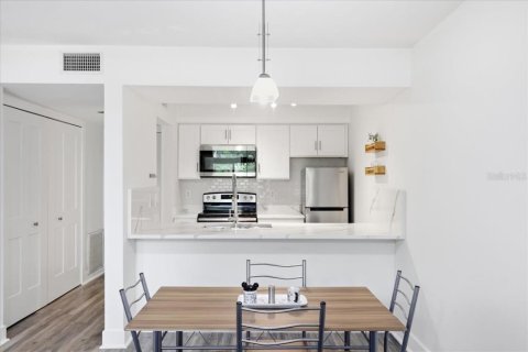 Condo in Orlando, Florida, 1 bedroom  № 2227839 - photo 7