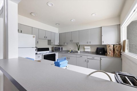 Condo in Orlando, Florida, 1 bedroom  № 2227839 - photo 25