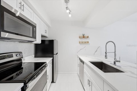 Condo in Orlando, Florida, 1 bedroom  № 2227839 - photo 5