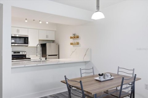 Condo in Orlando, Florida, 1 bedroom  № 2227839 - photo 8