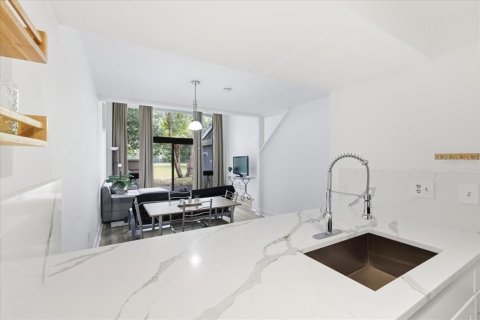 Condo in Orlando, Florida, 1 bedroom  № 2227839 - photo 6