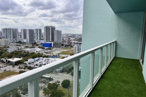 Condominio en alquiler en Miami, Florida, 1 dormitorio, 77.85 m2 № 1953567 - foto 10