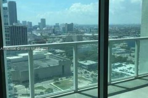 Condominio en alquiler en Miami, Florida, 1 dormitorio, 77.85 m2 № 1953567 - foto 8