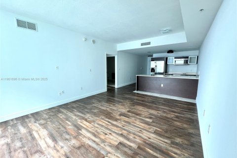 Condominio en alquiler en Miami, Florida, 1 dormitorio, 77.85 m2 № 1953567 - foto 4