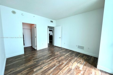 Condominio en alquiler en Miami, Florida, 1 dormitorio, 77.85 m2 № 1953567 - foto 7