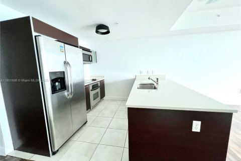 Condominio en alquiler en Miami, Florida, 1 dormitorio, 77.85 m2 № 1953567 - foto 5