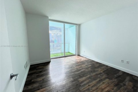 Condominio en alquiler en Miami, Florida, 1 dormitorio, 77.85 m2 № 1953567 - foto 6