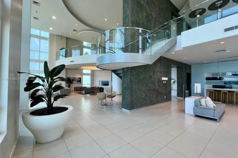 Condominio en alquiler en Miami, Florida, 1 dormitorio, 77.85 m2 № 1953567 - foto 22
