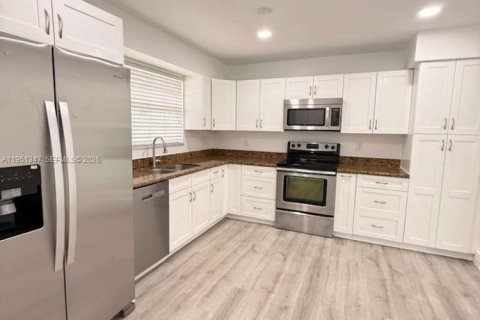 Touwnhouse à vendre à Tamarac, Floride: 3 chambres, 133.78 m2 № 2006114 - photo 13