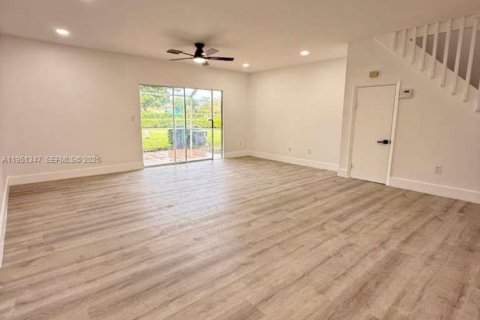 Touwnhouse à vendre à Tamarac, Floride: 3 chambres, 133.78 m2 № 2006114 - photo 3
