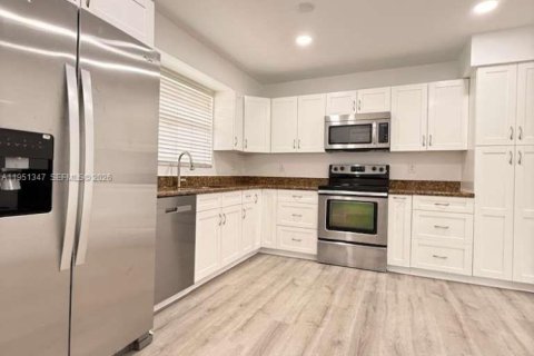 Touwnhouse à vendre à Tamarac, Floride: 3 chambres, 133.78 m2 № 2006114 - photo 4