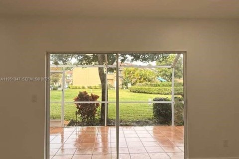 Touwnhouse à vendre à Tamarac, Floride: 3 chambres, 133.78 m2 № 2006114 - photo 15