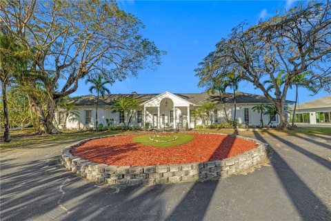 Casa en venta en Homestead, Florida, 6 dormitorios, 371.05 m2 № 2153031 - foto 2