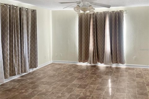 Villa ou maison à louer à Haines City, Floride: 4 chambres, 176.79 m2 № 2418709 - photo 2