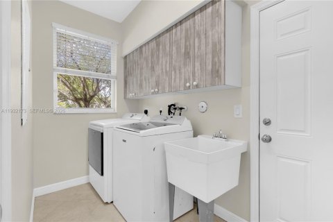 Casa en venta en Miramar, Florida, 4 dormitorios, 210.05 m2 № 1995195 - foto 26