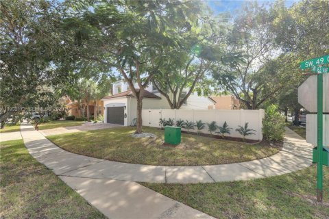 Casa en venta en Miramar, Florida, 4 dormitorios, 210.05 m2 № 1995195 - foto 3